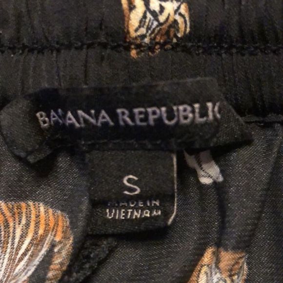 Banana Republic pjs in African animal prints/sz SM/ white piping EUC/button top - Picture 16 of 16